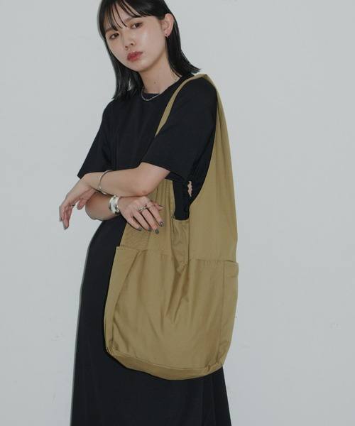 Aunt Marie's(アントマリーズ)の「キャンバスシンプルカラートート / A4、パソコン収納可能(トートバッグ・レディース・ブラック/オフホワイト/ピンク/ベージュ/ブラウン/グリーン・FREE)」の16枚目の写真