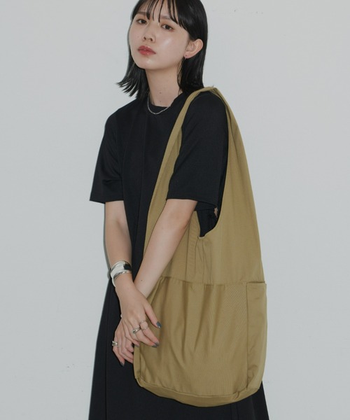 Aunt Marie's(アントマリーズ)の「キャンバスシンプルカラートート / A4、パソコン収納可能(トートバッグ・レディース・ブラック/オフホワイト/ピンク/ベージュ/ブラウン/グリーン・FREE)」の14枚目の写真