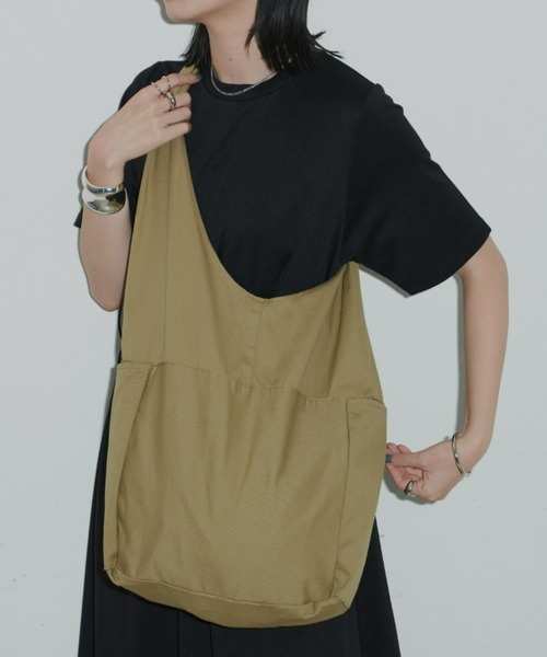 Aunt Marie's(アントマリーズ)の「キャンバスシンプルカラートート / A4、パソコン収納可能(トートバッグ・レディース・ブラック/オフホワイト/ピンク/ベージュ/ブラウン/グリーン・FREE)」の15枚目の写真