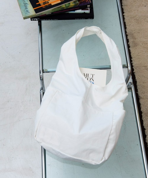 Aunt Marie's(アントマリーズ)の「キャンバスシンプルカラートート / A4、パソコン収納可能(トートバッグ・レディース・ブラック/オフホワイト/ピンク/ベージュ/ブラウン/グリーン・FREE)」の12枚目の写真