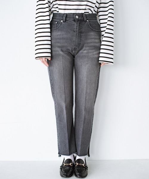 haco!（ハコ）の「パッとはけるようにクローゼットに備えておきたい！これさえあればどんなトップスでもかっこよくなれるシルエットがきれいな大人のデニムパンツ by que made me（デニムパンツ・レディース・グレー/ブルー・1/3/5/7）」の5枚目の写真