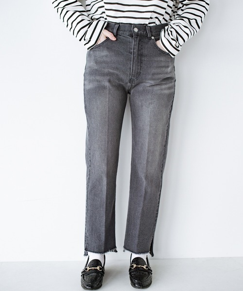haco!（ハコ）の「パッとはけるようにクローゼットに備えておきたい！これさえあればどんなトップスでもかっこよくなれるシルエットがきれいな大人のデニムパンツ by que made me（デニムパンツ・レディース・グレー/ブルー・1/3/5/7）」の6枚目の写真