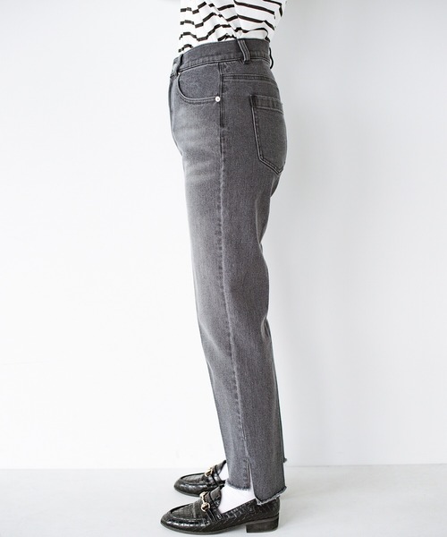 haco!（ハコ）の「パッとはけるようにクローゼットに備えておきたい！これさえあればどんなトップスでもかっこよくなれるシルエットがきれいな大人のデニムパンツ by que made me（デニムパンツ・レディース・グレー/ブルー・1/3/5/7）」の7枚目の写真
