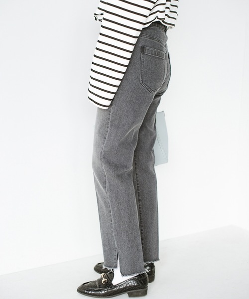 haco!（ハコ）の「パッとはけるようにクローゼットに備えておきたい！これさえあればどんなトップスでもかっこよくなれるシルエットがきれいな大人のデニムパンツ by que made me（デニムパンツ・レディース・グレー/ブルー・1/3/5/7）」の10枚目の写真