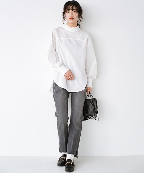 haco!（ハコ）の「パッとはけるようにクローゼットに備えておきたい！これさえあればどんなトップスでもかっこよくなれるシルエットがきれいな大人のデニムパンツ by que made me（デニムパンツ・レディース・グレー/ブルー・1/3/5/7）」の20枚目の写真