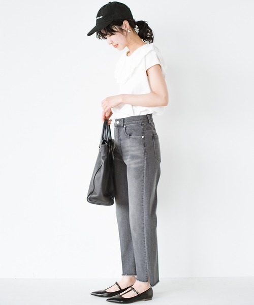 haco!（ハコ）の「パッとはけるようにクローゼットに備えておきたい！これさえあればどんなトップスでもかっこよくなれるシルエットがきれいな大人のデニムパンツ by que made me（デニムパンツ・レディース・グレー/ブルー・1/3/5/7）」の12枚目の写真