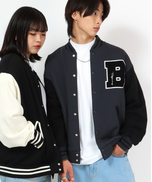 Salong hameu(サロン ハミュー)の「ビッグシルエット カレッジワッペン刺繍スウェットスタジャン/ライトアウター(スタジャン・メンズ・ブラック/サックスブルー/グリーン/チャコールグレー/ネイビー/グレイッシュベージュ/マスタード・LL/M/L)」の1枚目の写真