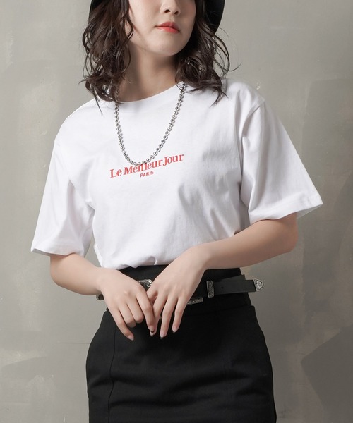 SPINNS(スピンズ)の「【ゆるシルエット】 ワンポイント刺繍 半袖Tシャツ(Tシャツ/カットソー・レディース・ブラック/オフホワイト/ピンク/グリーン/ホワイト×グリーン・ONESIZE)」の2枚目の写真