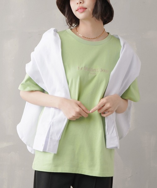 SPINNS(スピンズ)の「【ゆるシルエット】 ワンポイント刺繍 半袖Tシャツ(Tシャツ/カットソー・レディース・ブラック/オフホワイト/ピンク/グリーン/ホワイト×グリーン・ONESIZE)」の1枚目の写真