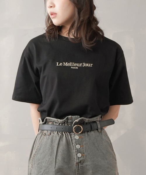 SPINNS(スピンズ)の「【ゆるシルエット】 ワンポイント刺繍 半袖Tシャツ(Tシャツ/カットソー・レディース・ブラック/オフホワイト/ピンク/グリーン/ホワイト×グリーン・ONESIZE)」の17枚目の写真
