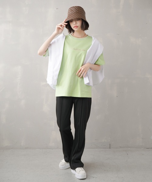 SPINNS(スピンズ)の「【ゆるシルエット】 ワンポイント刺繍 半袖Tシャツ(Tシャツ/カットソー・レディース・ブラック/オフホワイト/ピンク/グリーン/ホワイト×グリーン・ONESIZE)」の21枚目の写真
