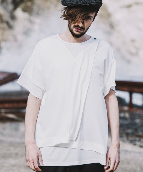 NO ID.(ノーアイディ)の「mt7855-アシンメトリ-スリーレイヤードC-N-T Tシャツ(Tシャツ/カットソー・メンズ・グレー/ブラック/ホワイト・2/1)」の2枚目の写真