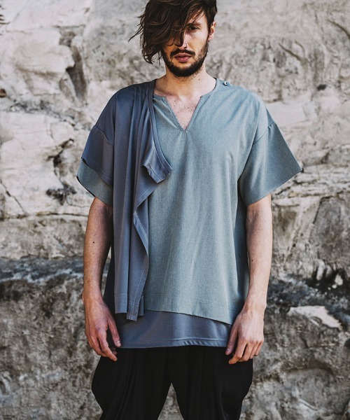 NO ID.(ノーアイディ)の「mt7855-アシンメトリ-スリーレイヤードC-N-T Tシャツ(Tシャツ/カットソー・メンズ・グレー/ブラック/ホワイト・2/1)」の4枚目の写真