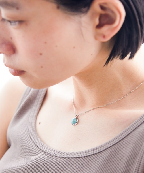 AMERICAN HOLIC（アメリカンホリック）の「【WEB限定】カラーストーンプチネックレス（ネックレス・レディース・ターコイズブルー/ブラック・FREE）」の3枚目の写真