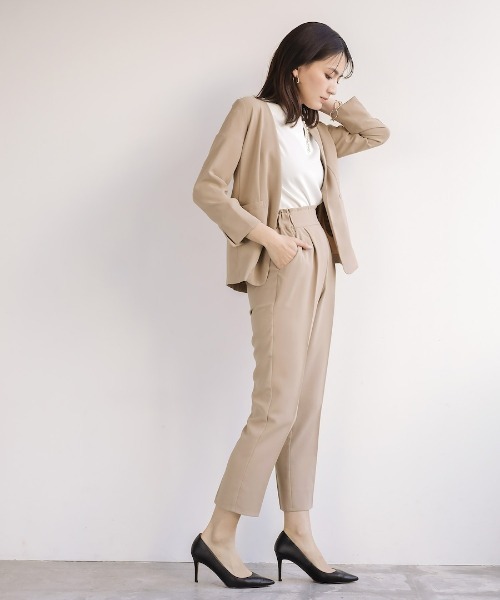 Emilyan(エミリアン)の「UV CUT・速乾・接触冷感・ストレッチ・洗濯機可・軽量【ラフなのに さりげなくキマる】カルゼワッシャー・カラーレスジャケット&テーパードパンツ/セットアップスーツ(スーツセット・レディース・ベージュ/ネイビー/ライトグレー/モカ/ネイビー系/ブラック/ライトグレー系/サックスブルー/チャコールグレー/オフホワイト/Moca/インディゴブルー・M/L/XS/S)」の15枚目の写真