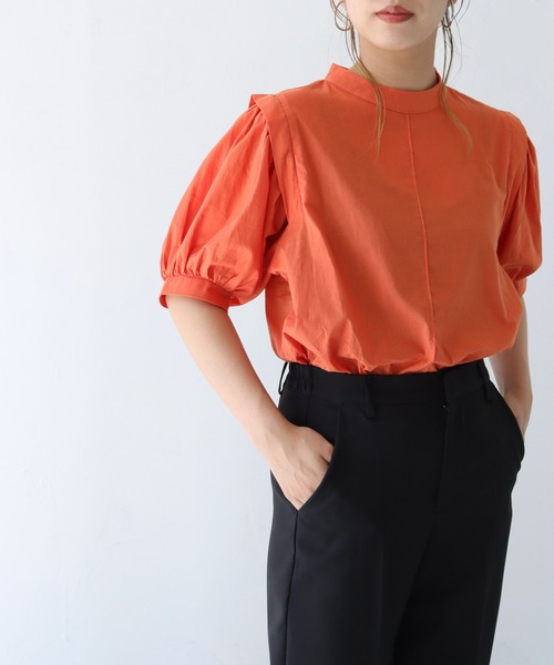 HER CLOSET(ハークローゼット)の「【shemoshelly】ボリュームスリーブコットンブラウス(シャツ/ブラウス・レディース・グリーン/オレンジ/ブラック/オフホワイト・M)」の4枚目の写真