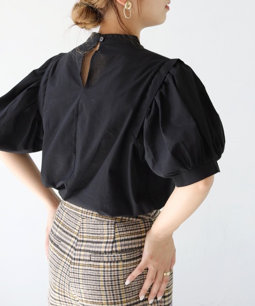 HER CLOSET(ハークローゼット)の「【shemoshelly】ボリュームスリーブコットンブラウス(シャツ/ブラウス・レディース・グリーン/オレンジ/ブラック/オフホワイト・M)」の2枚目の写真