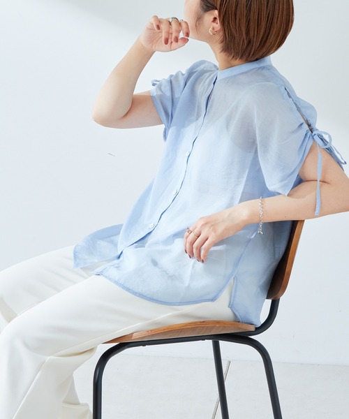 natural couture(ナチュラルクチュール)の「WEB限定/旬のシアー感と素材感で魅せる ドロストギャザー肩あきシアーブラウス(シャツ/ブラウス・レディース・ブラック/サックスブルー/ピンク/オレンジ/ライトベージュ・FREE)」の4枚目の写真