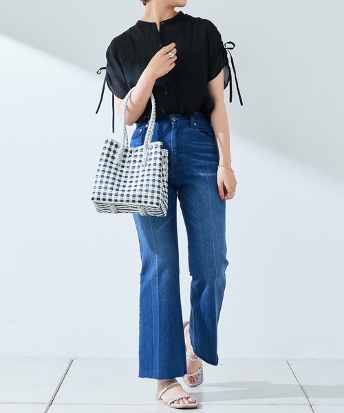 natural couture(ナチュラルクチュール)の「WEB限定/旬のシアー感と素材感で魅せる ドロストギャザー肩あきシアーブラウス(シャツ/ブラウス・レディース・ブラック/サックスブルー/ピンク/オレンジ/ライトベージュ・FREE)」の10枚目の写真