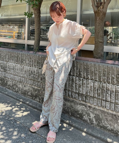 natural couture(ナチュラルクチュール)の「WEB限定/旬のシアー感と素材感で魅せる ドロストギャザー肩あきシアーブラウス(シャツ/ブラウス・レディース・ブラック/サックスブルー/ピンク/オレンジ/ライトベージュ・FREE)」の13枚目の写真