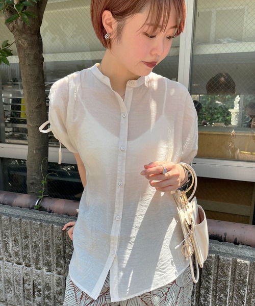 natural couture(ナチュラルクチュール)の「WEB限定/旬のシアー感と素材感で魅せる ドロストギャザー肩あきシアーブラウス(シャツ/ブラウス・レディース・ブラック/サックスブルー/ピンク/オレンジ/ライトベージュ・FREE)」の12枚目の写真