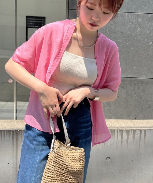 natural couture(ナチュラルクチュール)の「WEB限定/旬のシアー感と素材感で魅せる ドロストギャザー肩あきシアーブラウス(シャツ/ブラウス・レディース・ブラック/サックスブルー/ピンク/オレンジ/ライトベージュ・FREE)」の22枚目の写真