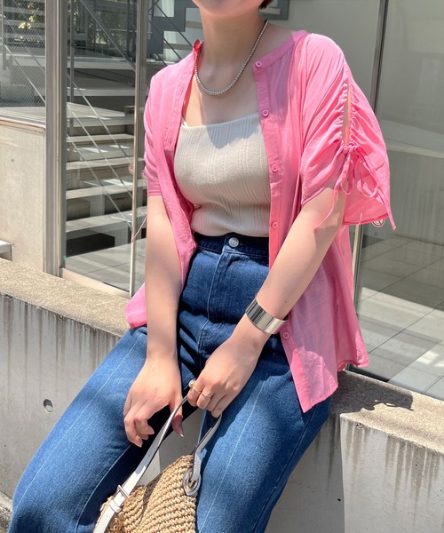 natural couture(ナチュラルクチュール)の「WEB限定/旬のシアー感と素材感で魅せる ドロストギャザー肩あきシアーブラウス(シャツ/ブラウス・レディース・ブラック/サックスブルー/ピンク/オレンジ/ライトベージュ・FREE)」の6枚目の写真