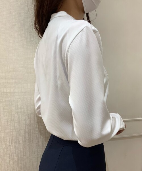 TOKYO SHIRTS（トウキョウシャツ）の「形態安定ノーアイロン ヘンリーネック 長袖ビジネスワイシャツ（ビジネスシャツ・レディース・ホワイト・S/M/L/LL）」の9枚目の写真