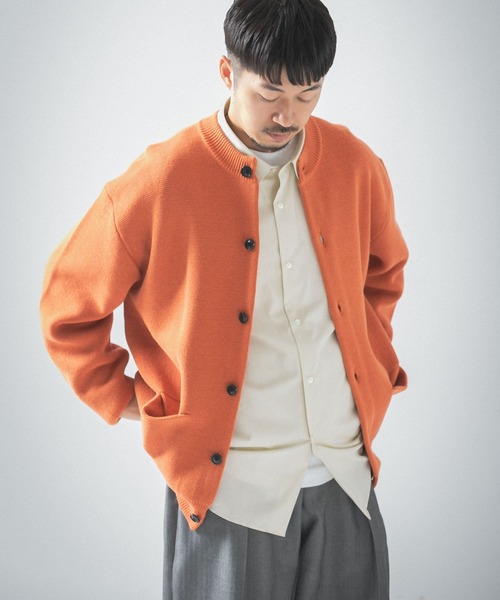 URBAN RESEARCH（アーバンリサーチ）の「ミラノリブクルーネックカーディガン（カーディガン/ボレロ・メンズ・ライトグレー/ブラック/グリーン系その他/オレンジ系その他・MEDIUM/LARGE/X-LARGE）」の4枚目の写真
