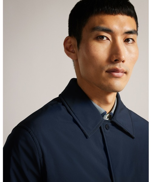 Ted Baker(テッドベーカー)の「TALACRE ワデット コーチ ジャケット(ダウンジャケット/コート・メンズ・ネイビー・5/3/4)」の4枚目の写真