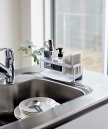 GEORGE'S（ジョージズ）の「WEB限定　tower 水が流れるスポンジ&ボトルホルダー ホワイト（キッチンツール）」