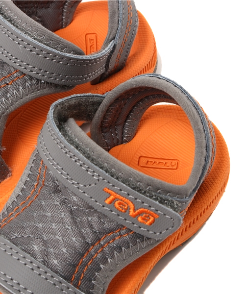 Teva(テバ)の「Teva:PSYCLONE 4(12~14㎝)(サンダル・キッズ・オレンジ/ネイビー/ピンク・12/14/13)」の9枚目の写真
