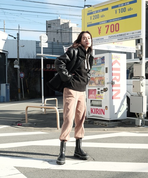 TOMMY HILFIGER(トミーヒルフィガー)の「TOMMY HILFIGER / トミー ヒルフィガー Faux Shearling Zip Front Classic Jacket フェイクレザー ムートン B-3タイプ ボマー フライトジャケット(ミリタリージャケット・メンズ・ブラウン/ブラック・MEDIUM/X-LARGE/LARGE)」の18枚目の写真