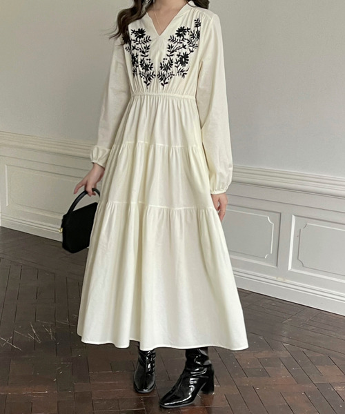 emi+（エミプラス）の「Vネック刺繍ロングワンピース（ワンピース・レディース・ホワイト/オレンジ/カーキ/ブラック・FREE）」の7枚目の写真