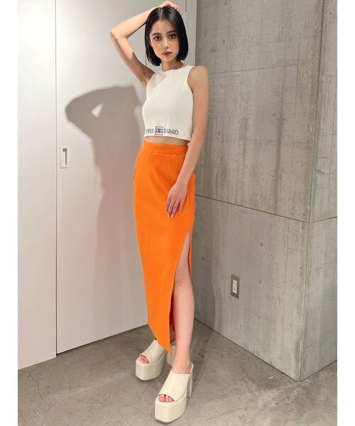 GYDA（ジェイダ）の「DEEPスリット リブロングスカート（スカート・レディース・オレンジ/ブラック/グレー・FREE）」の4枚目の写真