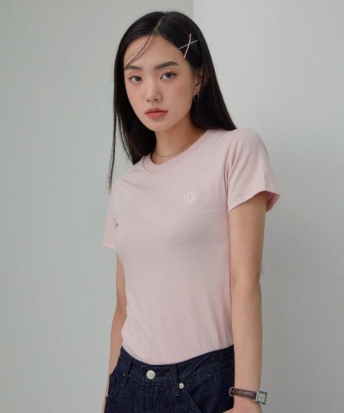 muahmuah（ムーアムーア）の「A'GEM/9 × .kom『muah muah/ムーアムーア』STITCH LOGO BASIC/ステッチロゴ ティーシャツ（Tシャツ/カットソー・レディース・ホワイト/カーキ/ブルー/ピンク/ブラック・FREE）」の5枚目の写真