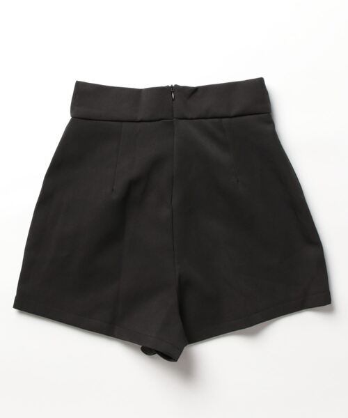 SPIGA（スピーガ）の「金釦ﾊｲｳｴｽﾄｼｮｰﾄﾊﾟﾝﾂ（その他パンツ・レディース・ブラック/ホワイト・MEDIUM/SMALL）」の4枚目の写真