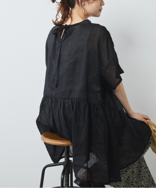 PUAL CE CIN（ピュアルセシン）の「【WEB限定／Du noir】ラミーリネン 後ろリボンギャザーブラウス（シャツ/ブラウス・レディース・オフホワイト/グレー/ブルー/ブラック・FREE）」の2枚目の写真