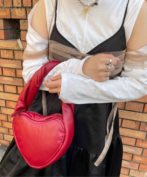 Casselini（キャセリーニ）の「Casselini(キャセリーニ)フラッフィハートバッグ（ハンドバッグ・レディース・レッド/シルバー/ブラック・FREE）」の2枚目の写真