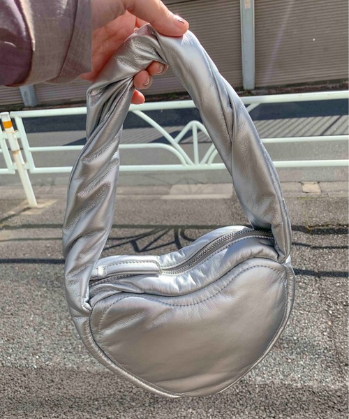 Casselini（キャセリーニ）の「Casselini(キャセリーニ)フラッフィハートバッグ（ハンドバッグ・レディース・レッド/シルバー/ブラック・FREE）」の17枚目の写真