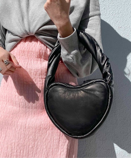 Casselini（キャセリーニ）の「Casselini(キャセリーニ)フラッフィハートバッグ（ハンドバッグ・レディース・レッド/シルバー/ブラック・FREE）」の8枚目の写真