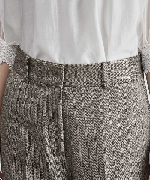 ROPE'（ロペ）の「【雑誌掲載】ヘリンボーンセミフレアーパンツ/セットアップ対応（その他パンツ・レディース・グレー/ライトグレー・38/36）」の20枚目の写真