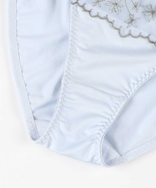 AMPHI（アンフィ）の「【まる胸メイク】ブラ&ショーツセット（ブラ&ショーツ・レディース・ダークベージュ/ネイビー/アイボリー/ピンクベージュ/サックスブルー/ライトピンク/オレンジ/ブラウン/ライトアッシュグレー/ライトパープル/オリーブ/ブラック・B65/C65/C70/D75/E75/E65/B70/D65/D70/B75/C75/E70）」の17枚目の写真