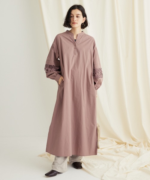CRAFT STANDARD BOUTIQUE(クラフトスタンダードブティック)の「袖レース使いワンピース(ワンピース・レディース・ダークネイビー/モカ・FREE)」の1枚目の写真