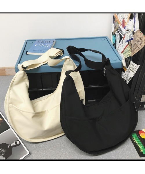 mushwear(マッシュウェア)の「ナイロンメッセンジャーバッグ(ショルダーバッグ・メンズ・ベージュ/ブラック/ホワイト/グリーン・FREE)」の10枚目の写真