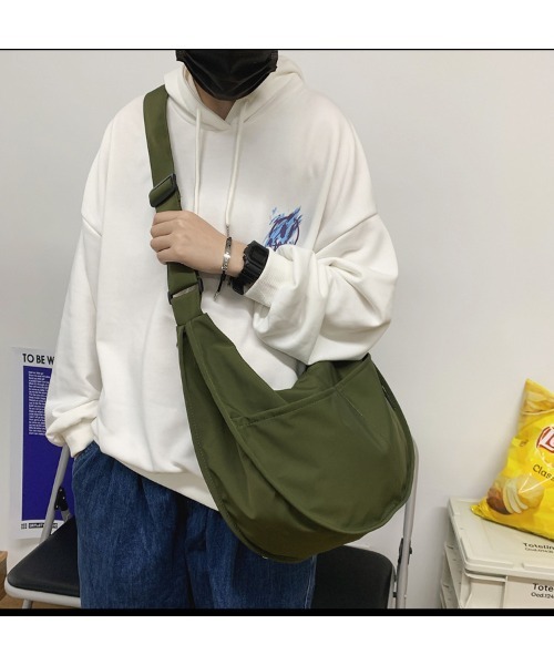 mushwear(マッシュウェア)の「ナイロンメッセンジャーバッグ(ショルダーバッグ・メンズ・ベージュ/ブラック/ホワイト/グリーン・FREE)」の17枚目の写真