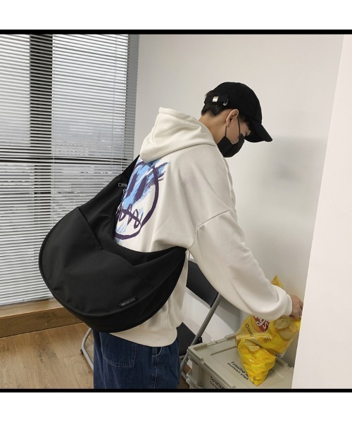 mushwear(マッシュウェア)の「ナイロンメッセンジャーバッグ(ショルダーバッグ・メンズ・ベージュ/ブラック/ホワイト/グリーン・FREE)」の18枚目の写真