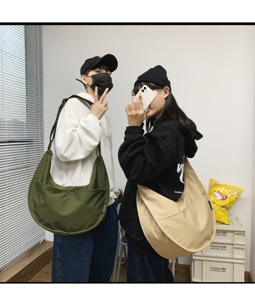 mushwear(マッシュウェア)の「ナイロンメッセンジャーバッグ(ショルダーバッグ・メンズ・ベージュ/ブラック/ホワイト/グリーン・FREE)」の19枚目の写真