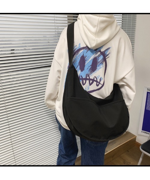 mushwear(マッシュウェア)の「ナイロンメッセンジャーバッグ(ショルダーバッグ・メンズ・ベージュ/ブラック/ホワイト/グリーン・FREE)」の20枚目の写真