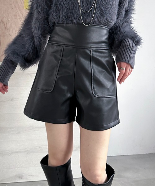 EPIMI E'PIMMY（エピミエピミー）の「フェイクレザーハイウエストショートパンツ（その他パンツ・レディース・ブラック・MEDIUM）」の9枚目の写真